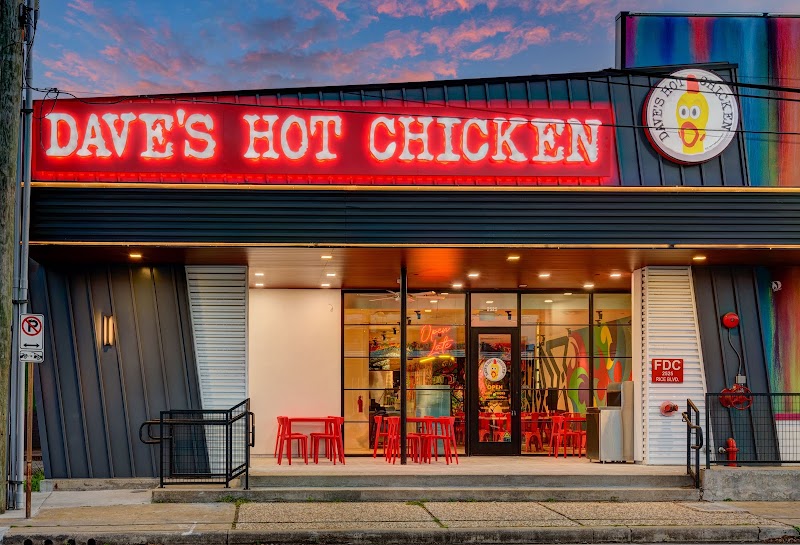 Dave's Hot Chicken logo