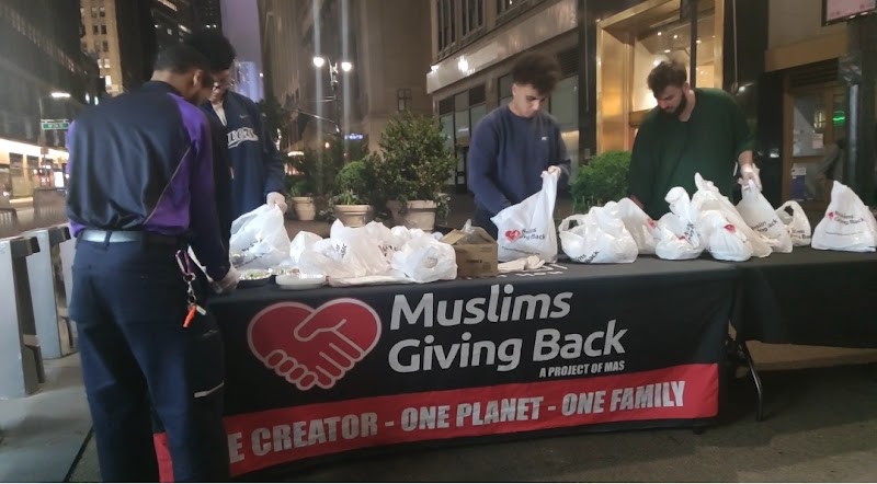Muslims Giving Back logo