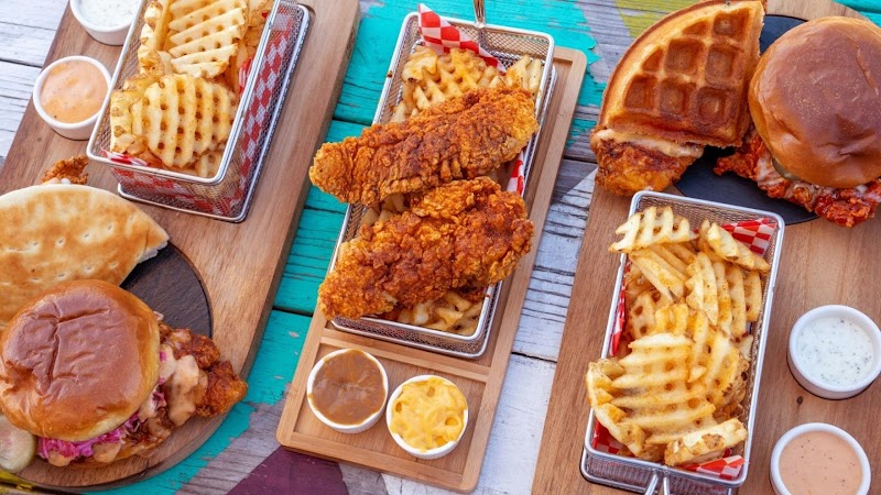 Yummy's Hot Chicken logo