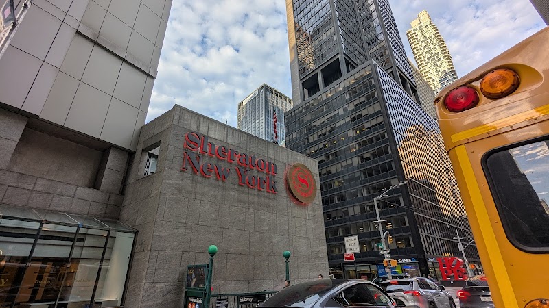 Mama Halal Food logo