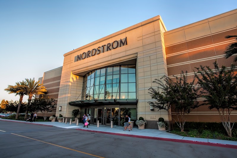 Los Cerritos Center logo